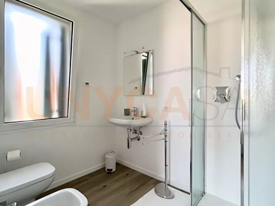 Immagine 4 di Attività commerciale in vendita  in Via Andrea Mantegna a Tombolo