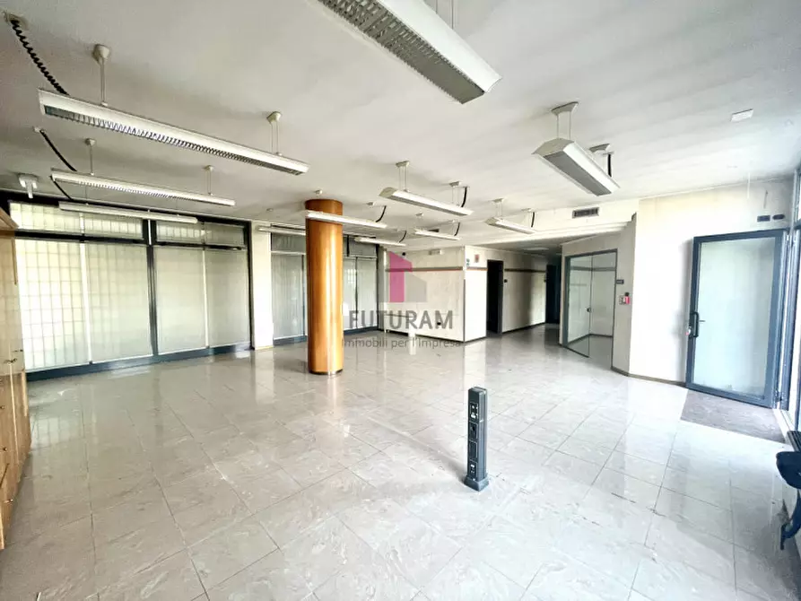 Immagine 2 di Negozio in affitto  in via Fossano a Camponogara