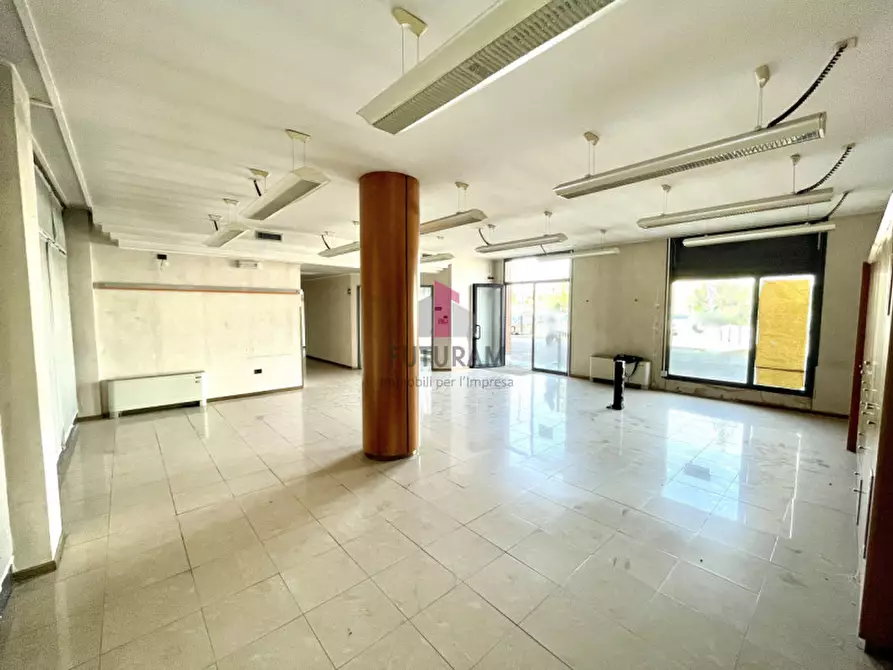 Immagine 6 di Negozio in affitto  in via Fossano a Camponogara