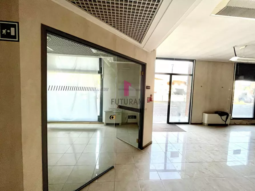 Immagine 9 di Negozio in affitto  in via Fossano a Camponogara