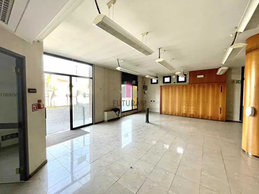 Immagine 10 di Negozio in affitto  in via Fossano a Camponogara