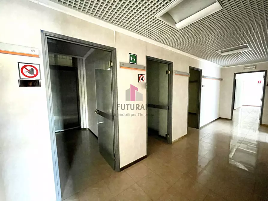 Immagine 17 di Negozio in affitto  in via Fossano a Camponogara