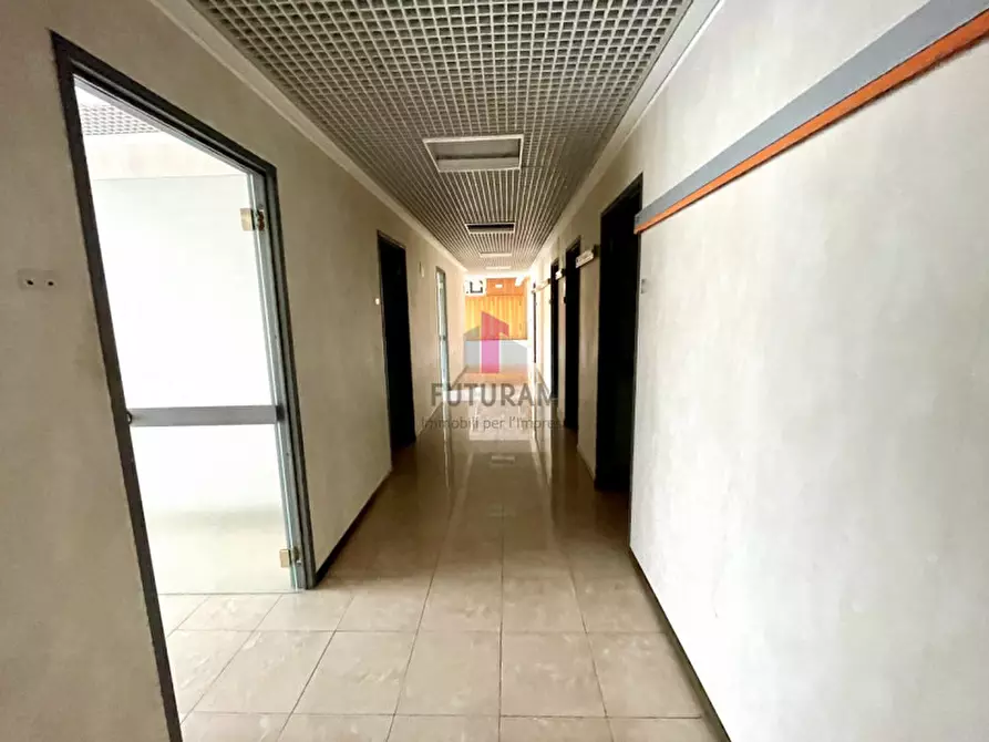 Immagine 19 di Negozio in affitto  in via Fossano a Camponogara
