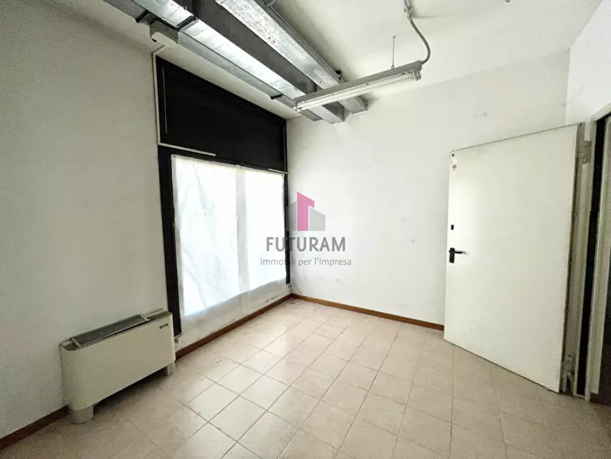 Immagine 20 di Negozio in affitto  in via Fossano a Camponogara