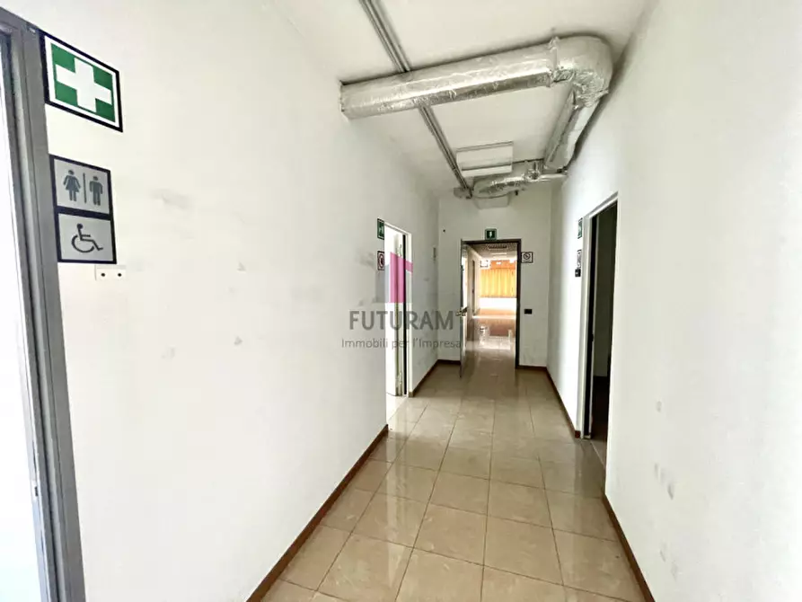 Immagine 21 di Negozio in affitto  in via Fossano a Camponogara