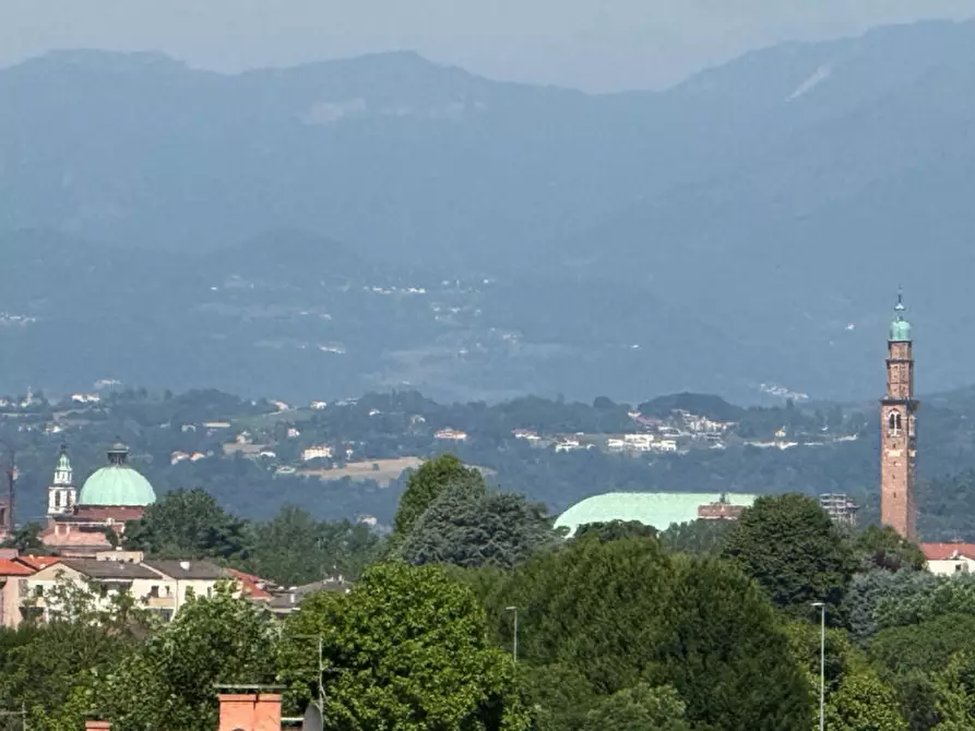 Immagine 1 di Appartamento in vendita  in Strada del Megiaro 1 a Vicenza