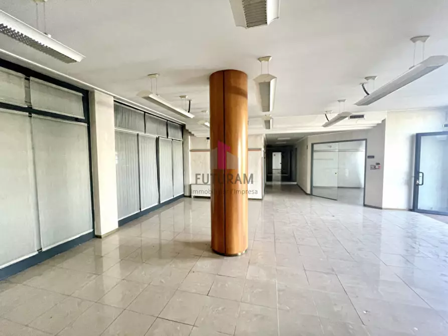 Immagine 2 di Negozio in vendita  in via Fossano a Camponogara