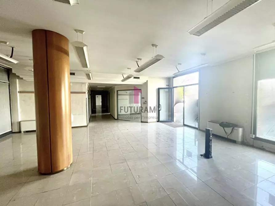 Immagine 3 di Negozio in vendita  in via Fossano a Camponogara