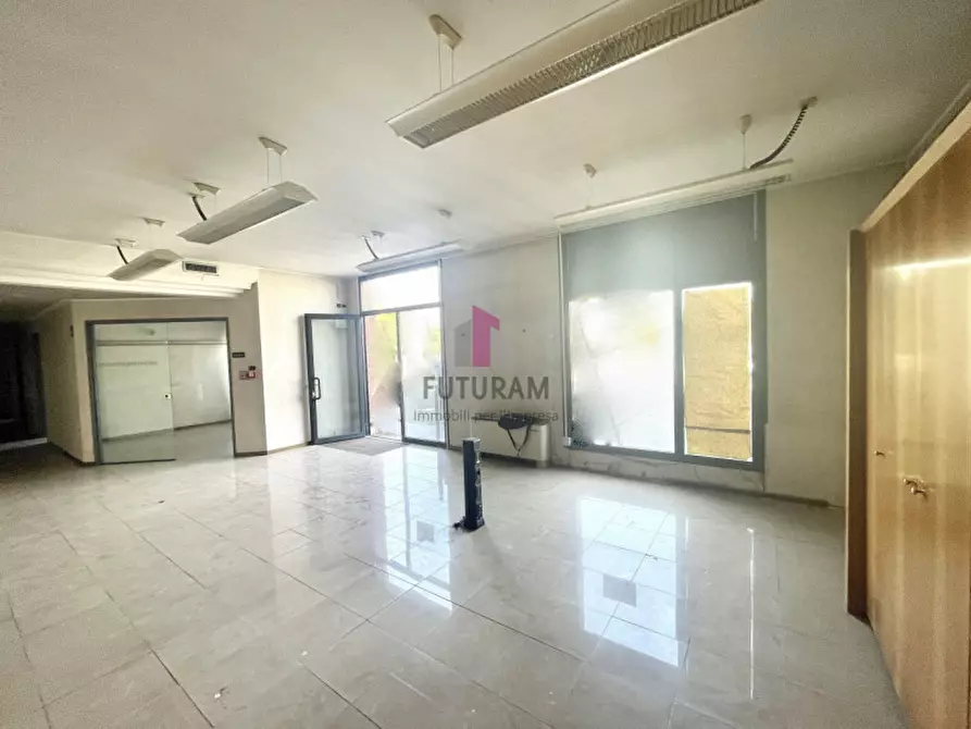 Immagine 4 di Negozio in vendita  in via Fossano a Camponogara