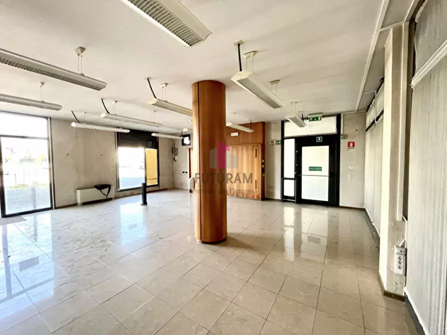 Immagine 7 di Negozio in vendita  in via Fossano a Camponogara