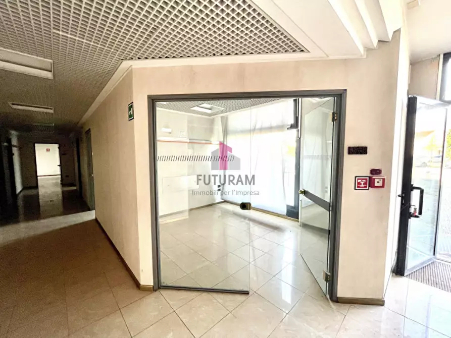 Immagine 14 di Negozio in vendita  in via Fossano a Camponogara