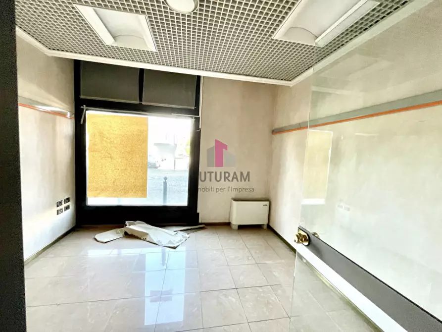 Immagine 15 di Negozio in vendita  in via Fossano a Camponogara