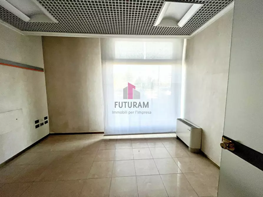 Immagine 17 di Negozio in vendita  in via Fossano a Camponogara