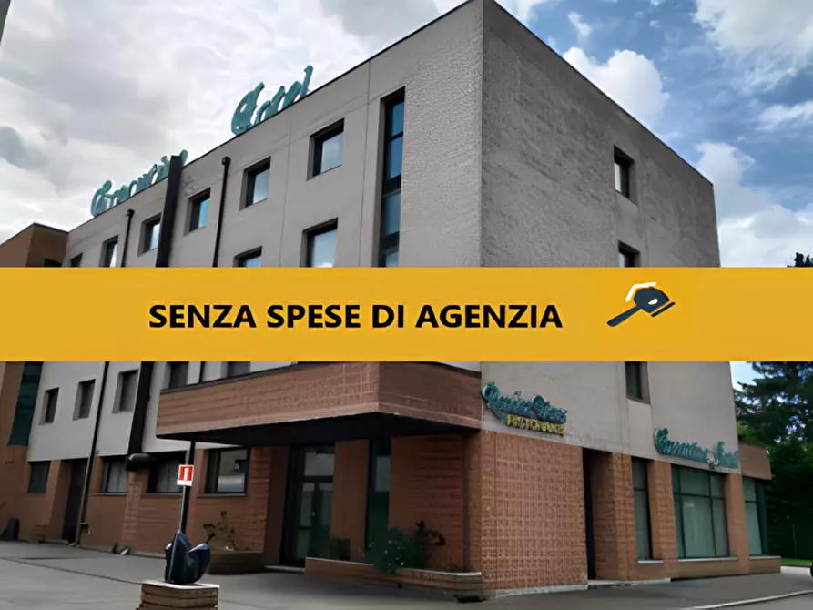 Immagine 1 di Hotel in vendita  in Via Angelo Amasieri 4 - Achille Tellini 3 a Udine