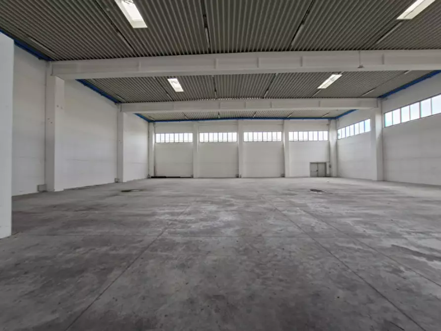 Immagine 2 di Capannone industriale in vendita  in Via della Libertà a Ponzano Veneto