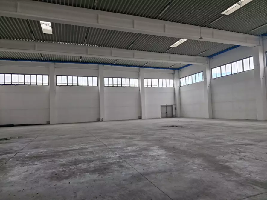 Immagine 3 di Capannone industriale in vendita  in Via della Libertà a Ponzano Veneto