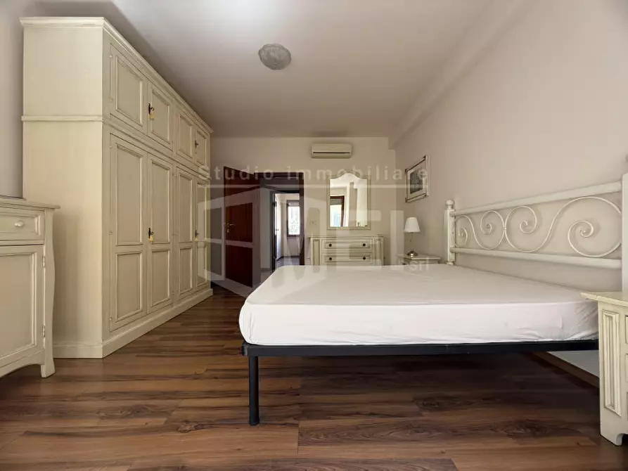 Immagine 15 di Appartamento in vendita  in via grande 164 a Livorno