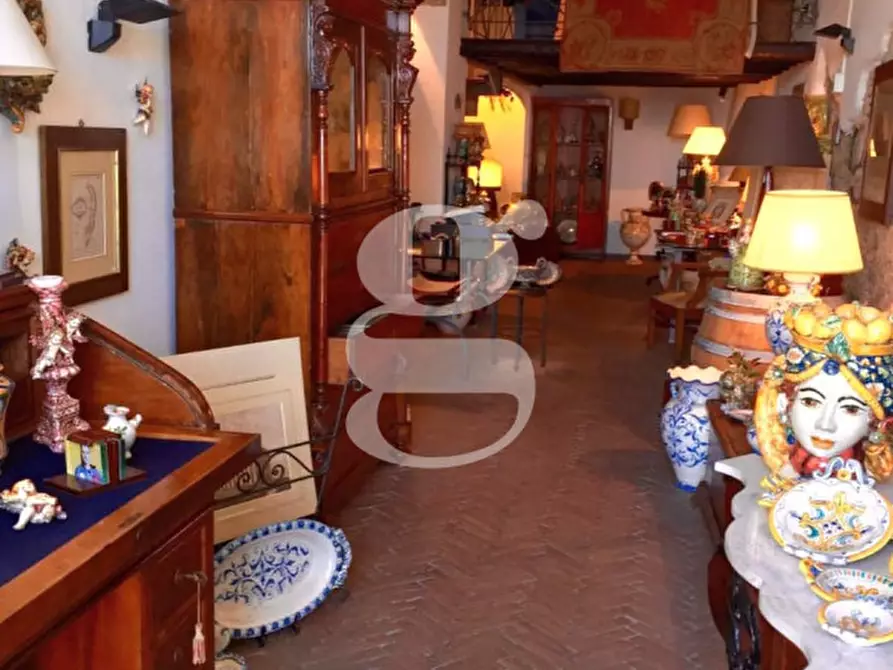 Immagine 4 di Negozio in vendita  in LUNGOMARE GIUSEPPE GARIBALDI, 175 a Milazzo