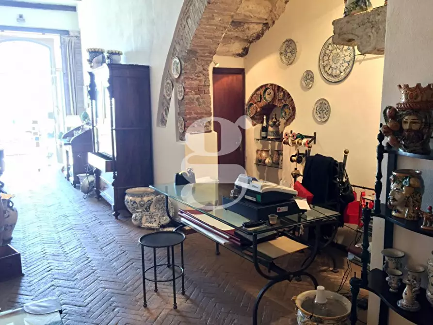 Immagine 5 di Negozio in vendita  in LUNGOMARE GIUSEPPE GARIBALDI, 175 a Milazzo