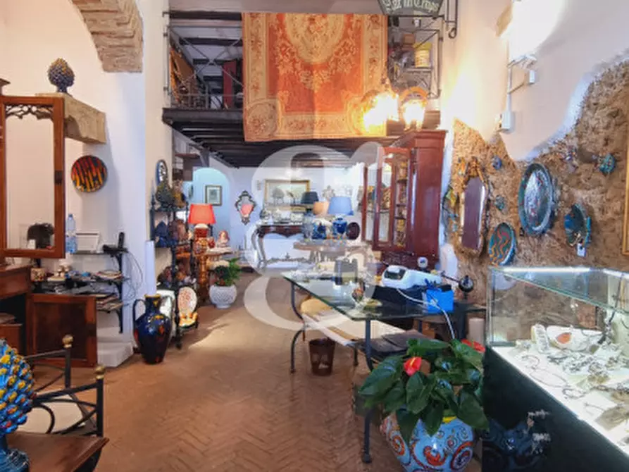 Immagine 7 di Negozio in vendita  in LUNGOMARE GIUSEPPE GARIBALDI, 175 a Milazzo