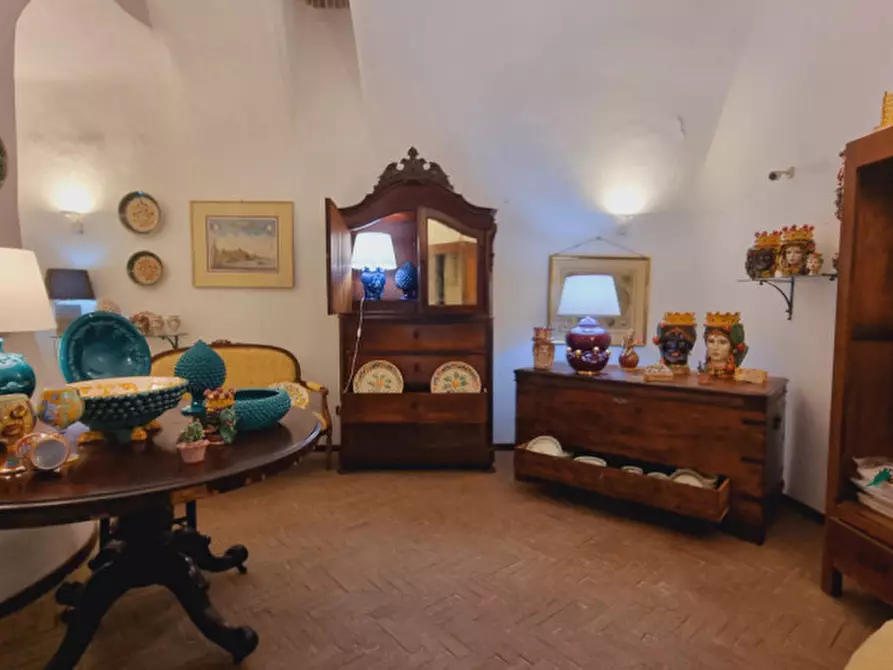 Immagine 17 di Negozio in vendita  in LUNGOMARE GIUSEPPE GARIBALDI, 175 a Milazzo