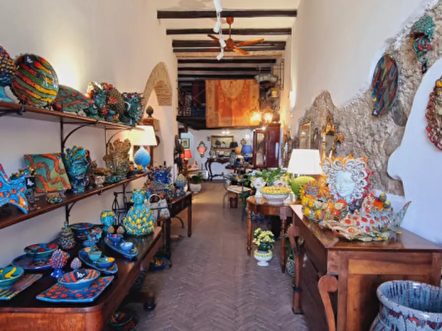 Immagine 27 di Negozio in vendita  in LUNGOMARE GIUSEPPE GARIBALDI, 175 a Milazzo