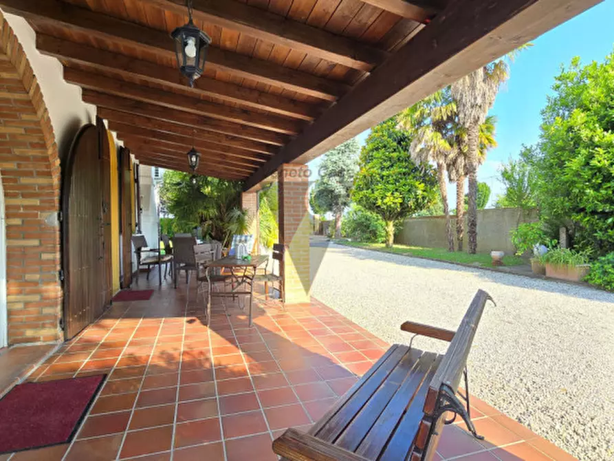 Immagine 2 di Villa in vendita  a Fosso'