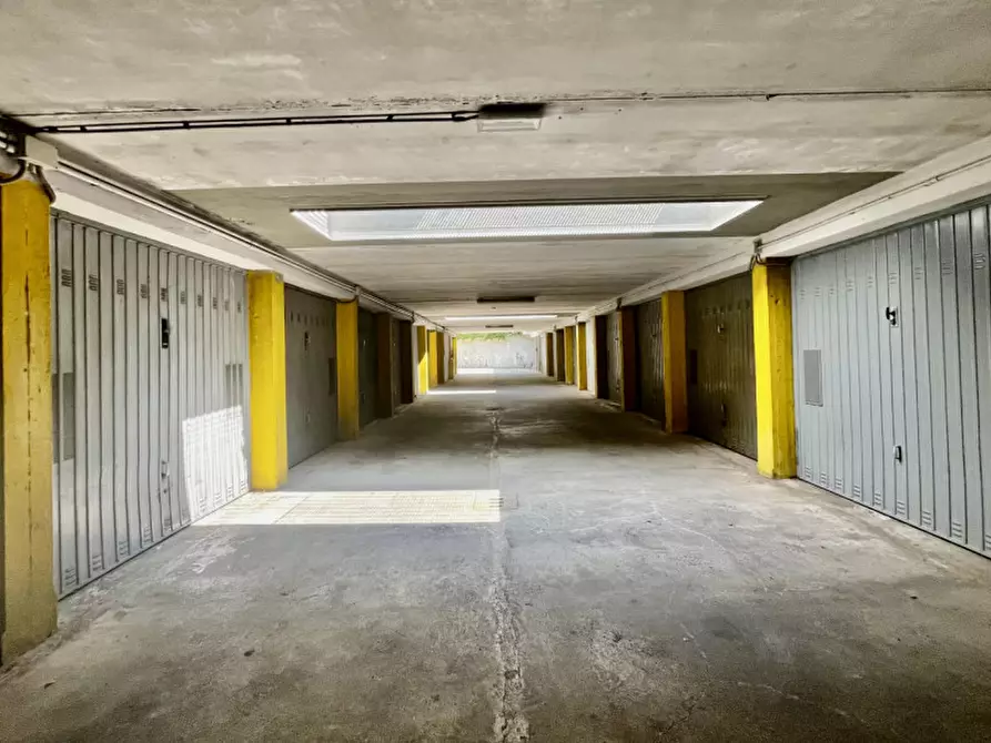 Immagine 2 di Garage in vendita  in via italo calvino a Granarolo Dell'emilia