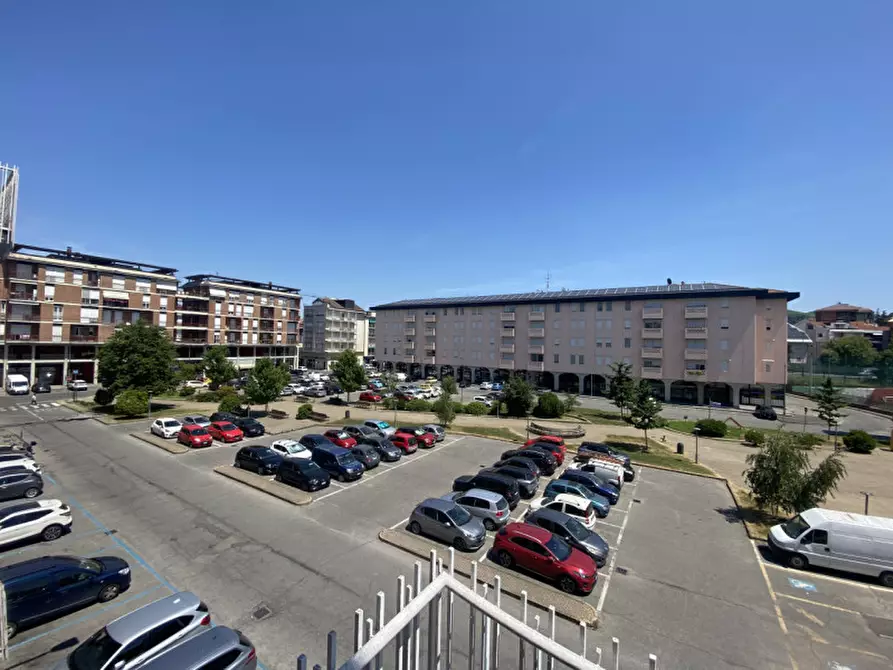 Immagine 1 di Appartamento in vendita  in Piazza Cristo Re a Alba