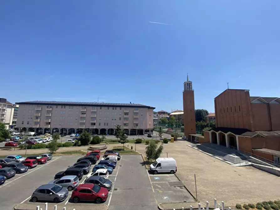 Immagine 2 di Appartamento in vendita  in Piazza Cristo Re a Alba