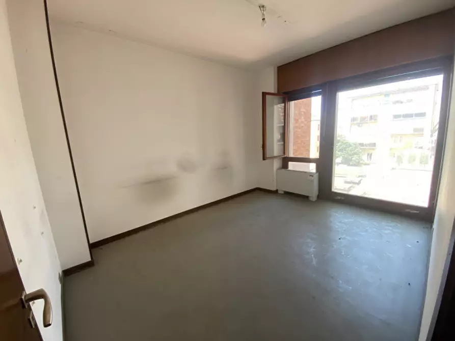 Immagine 11 di Appartamento in vendita  in Piazza Cristo Re a Alba