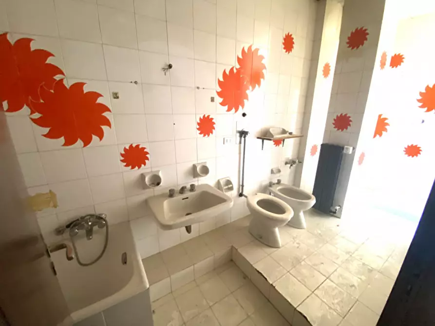 Immagine 18 di Appartamento in vendita  in Piazza Cristo Re a Alba