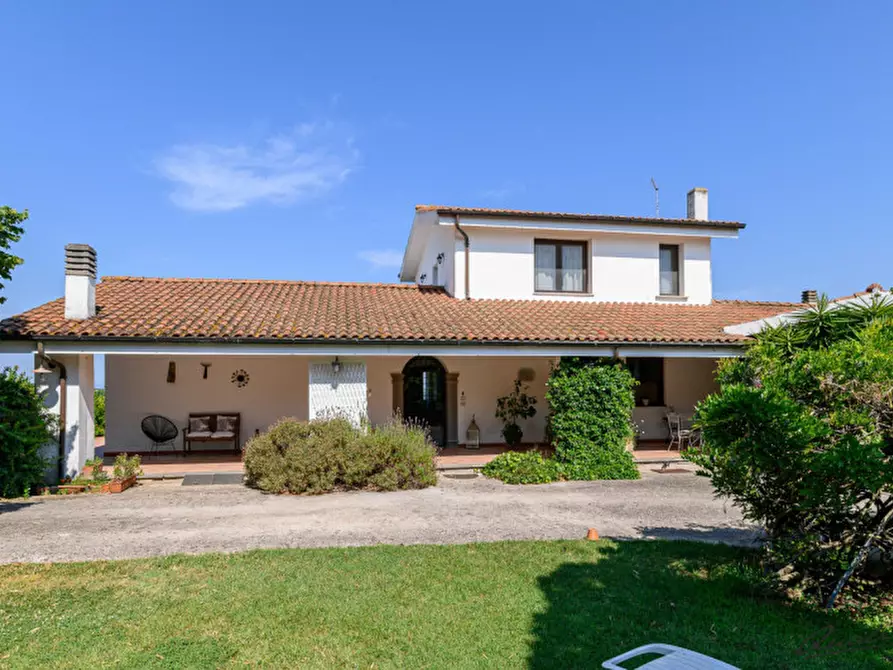 Immagine 1 di Villa in vendita  in via monte soratte a Morlupo