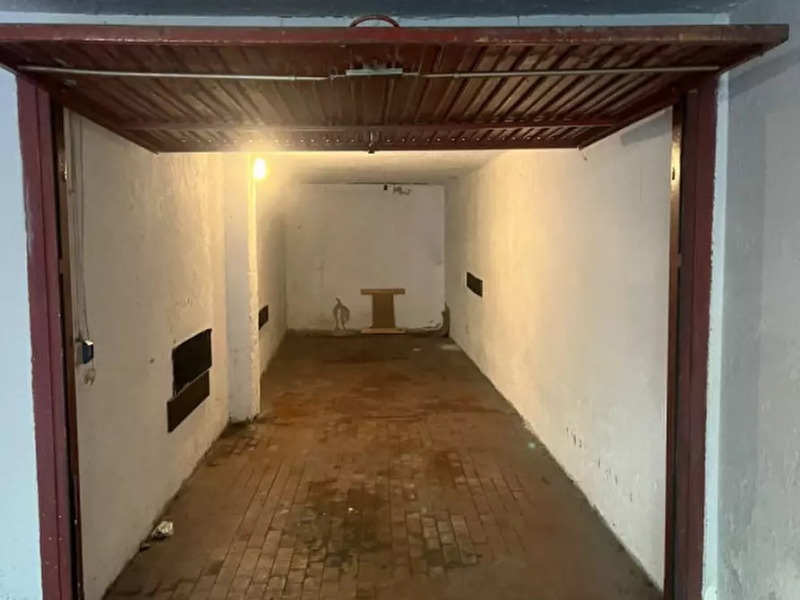 Immagine 2 di Garage in affitto  in Via Stresa a Milano