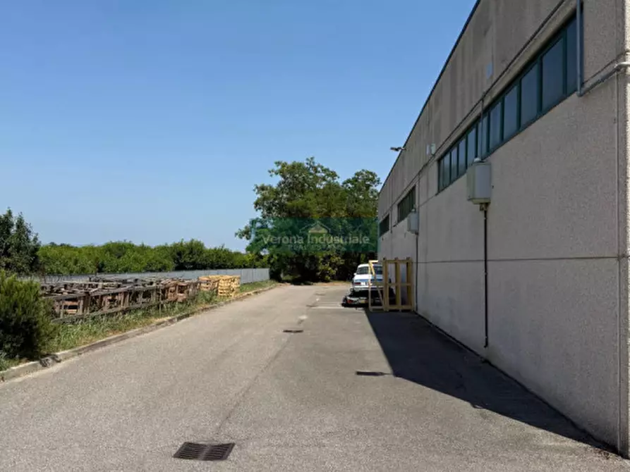 Immagine 8 di Capannone industriale in vendita  in via tezze 98 a Sommacampagna
