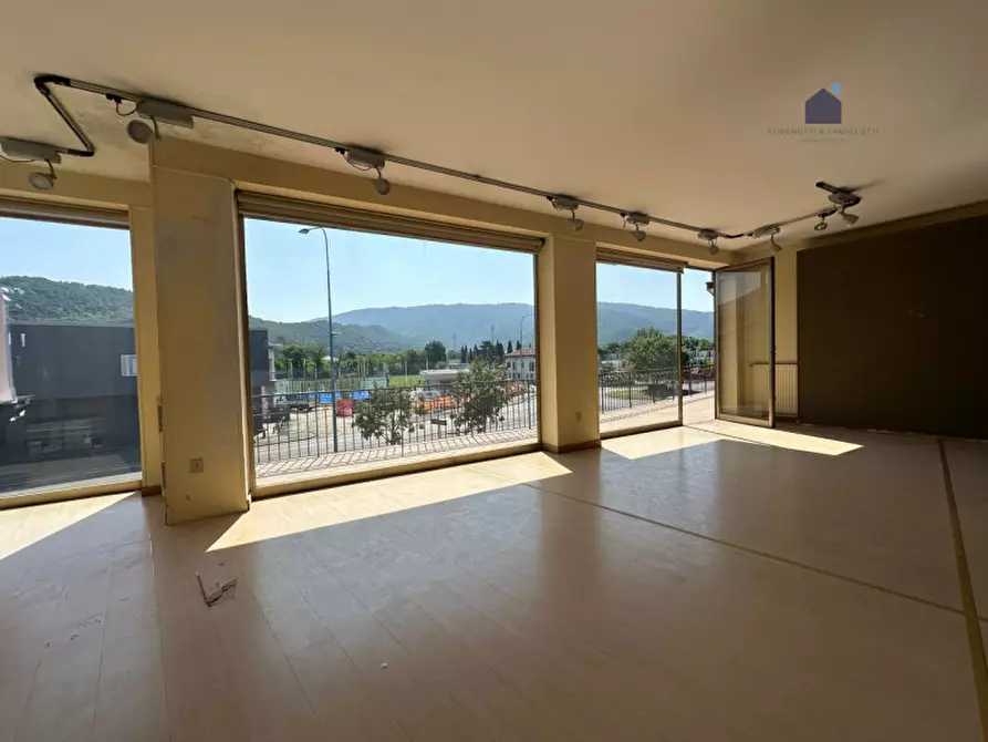Immagine 19 di Negozio in vendita  in Via Triumplina a Brescia
