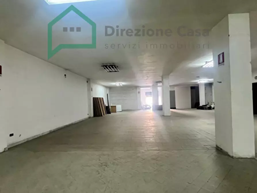 Immagine 5 di Negozio in affitto  in VIA GENERALE FRANCESCO PIGNATELLI a Napoli