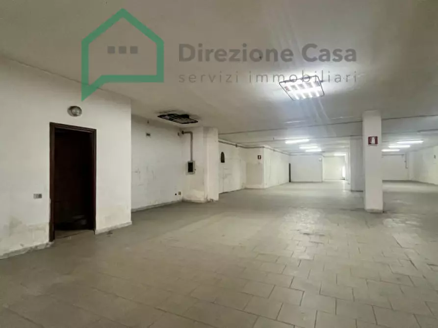 Immagine 10 di Negozio in affitto  in VIA GENERALE FRANCESCO PIGNATELLI a Napoli