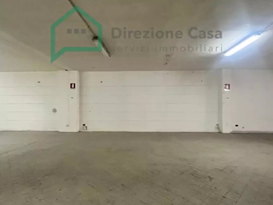 Immagine 12 di Negozio in affitto  in VIA GENERALE FRANCESCO PIGNATELLI a Napoli