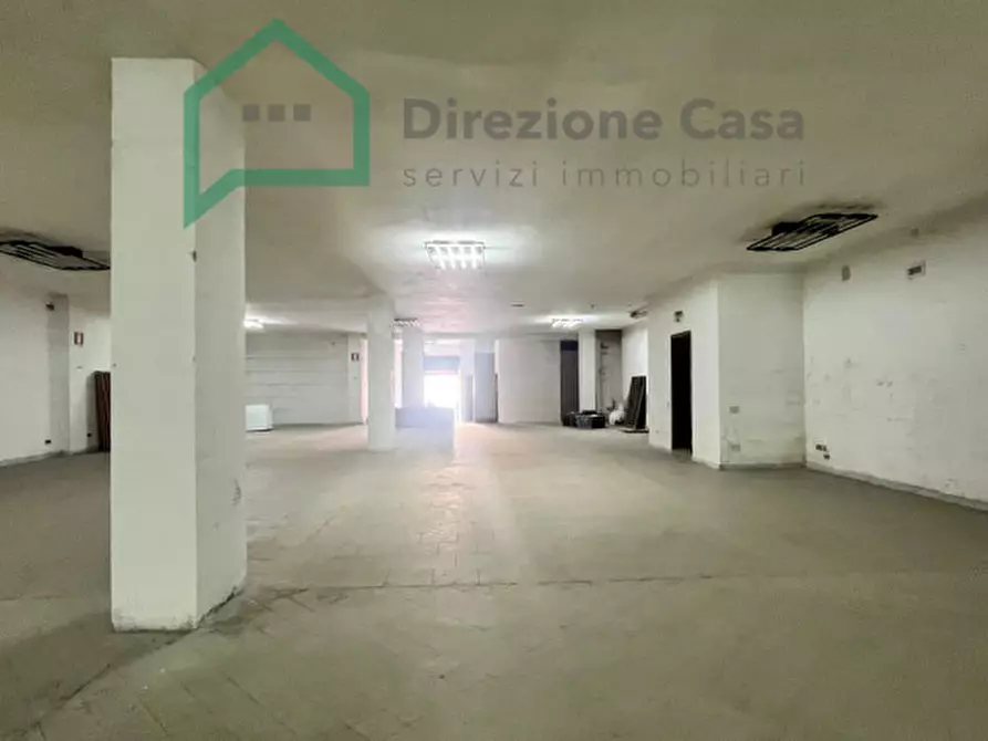 Immagine 16 di Negozio in affitto  in VIA GENERALE FRANCESCO PIGNATELLI a Napoli