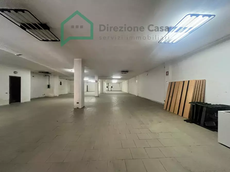 Immagine 17 di Negozio in affitto  in VIA GENERALE FRANCESCO PIGNATELLI a Napoli