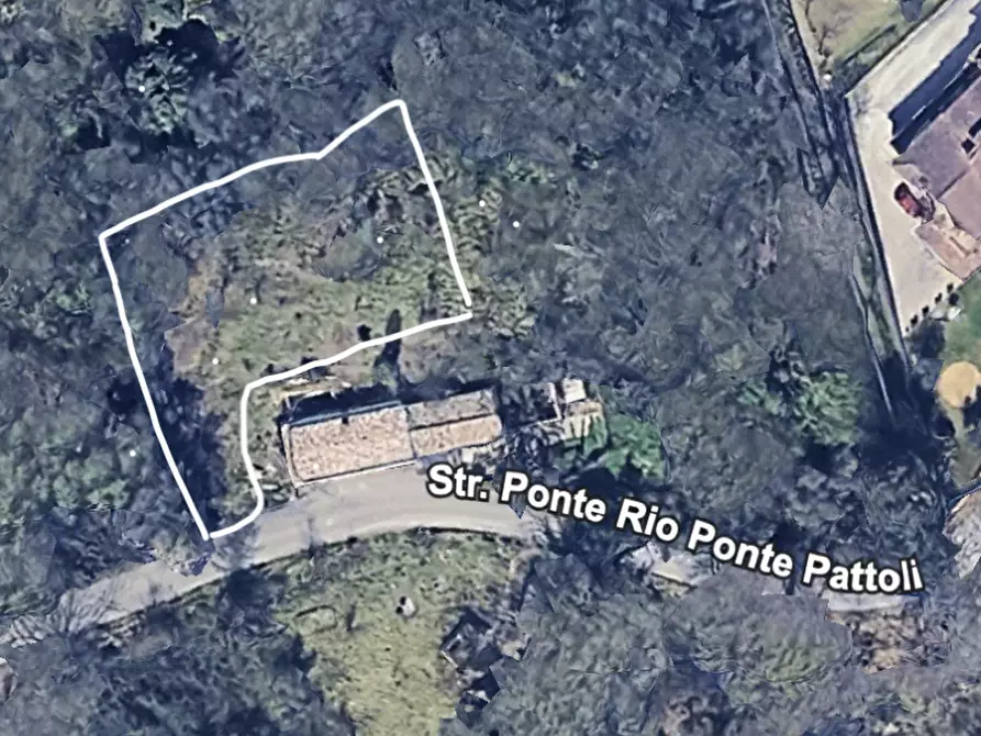 Immagine 2 di Terreno in vendita  a Perugia