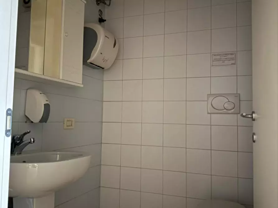 Immagine 20 di Negozio in affitto  in VIALE DIAZ a Vicenza