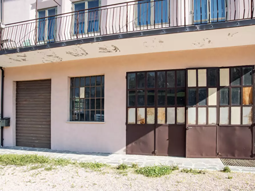 Immagine 4 di Magazzino in vendita  in Via Lessini a Cerro Veronese