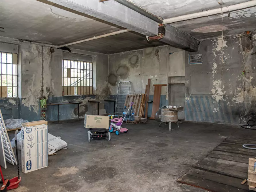 Immagine 5 di Magazzino in vendita  in Via Lessini a Cerro Veronese