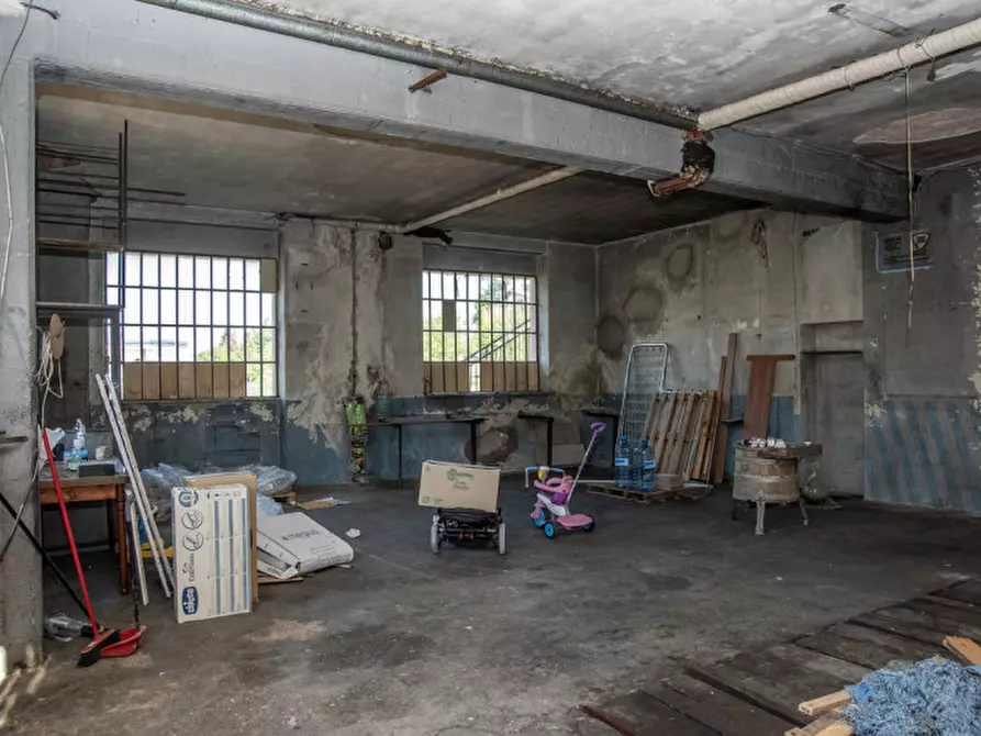 Immagine 6 di Magazzino in vendita  in Via Lessini a Cerro Veronese