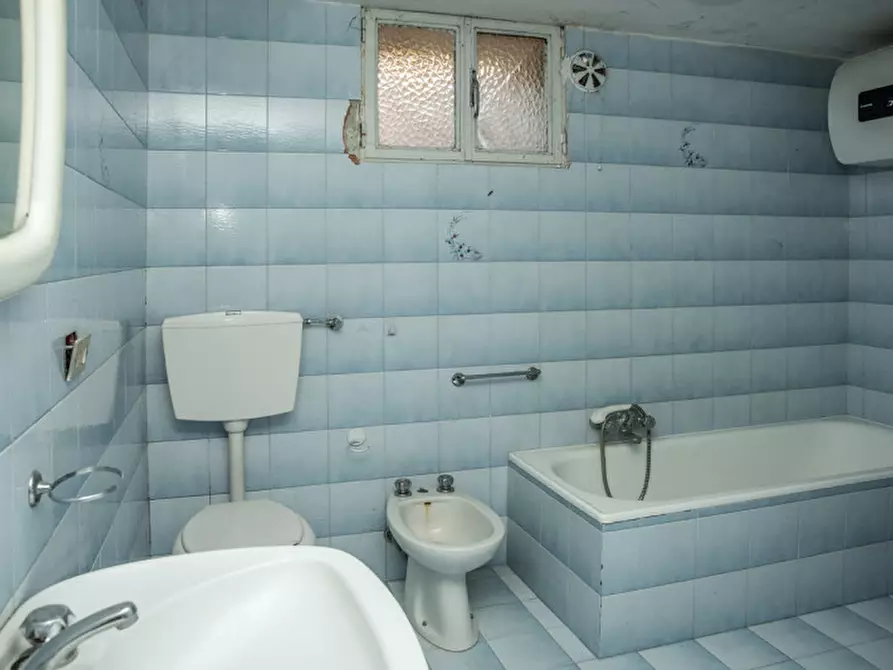 Immagine 7 di Appartamento in vendita  in via lessini a Cerro Veronese