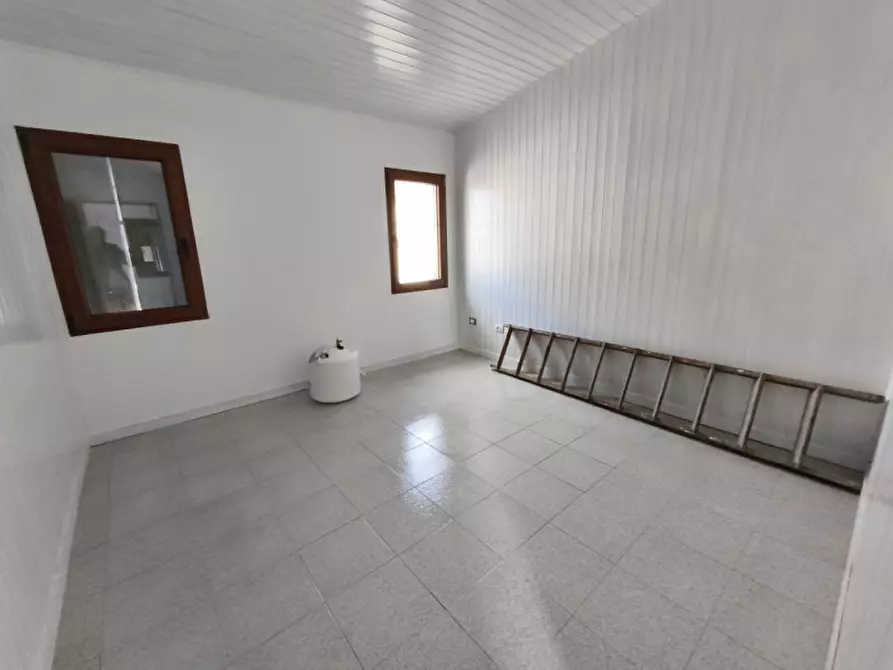 Immagine 1 di Palazzo in vendita  in VIA CALLE  SEMINARIO a Chioggia