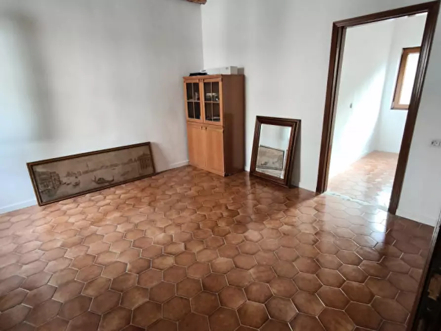 Immagine 20 di Palazzo in vendita  in VIA CALLE  SEMINARIO a Chioggia