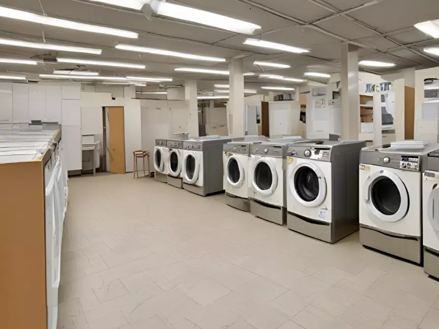 Immagine 10 di Negozio in vendita  in via roma 1 a Camponogara